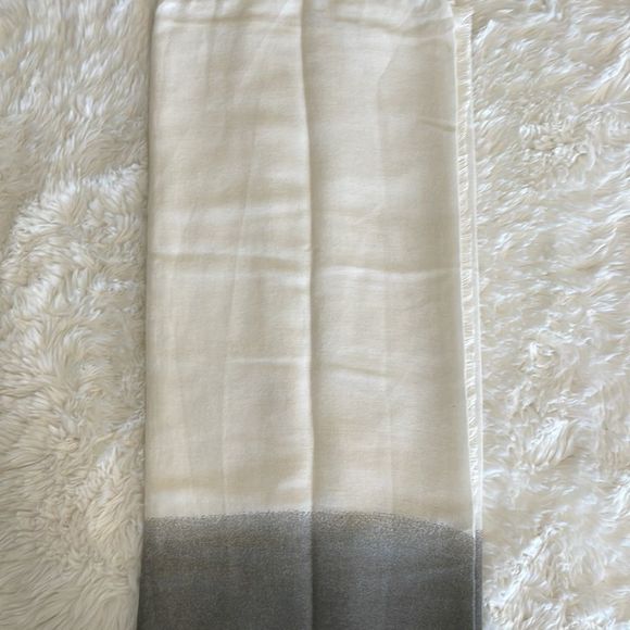 Summer & Rose Scarf Viscose Soft FabFitFun - Picture 3 of 7